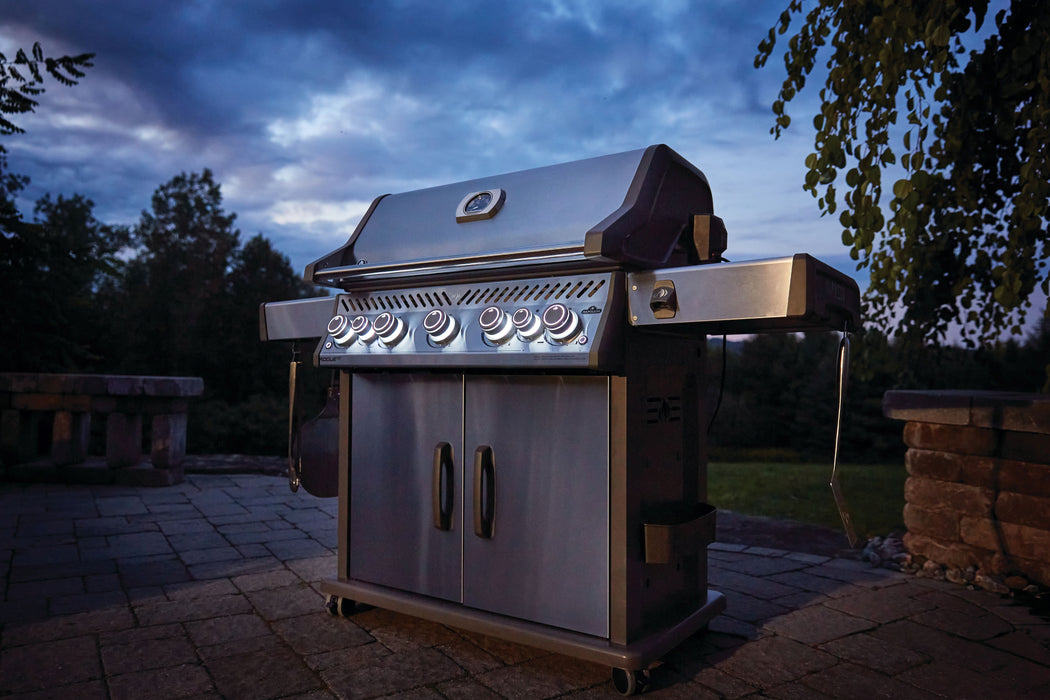 Napoleon Rogue SE 625 Gas Grill w/Infrared and Rear Burner (Stainless Steel) RSE625RSIBSS-1